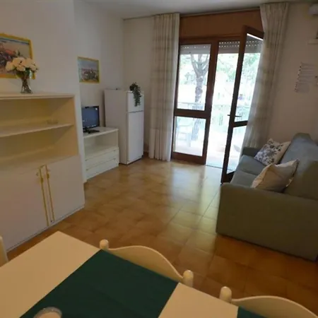 Cozy Near The In Lignano *